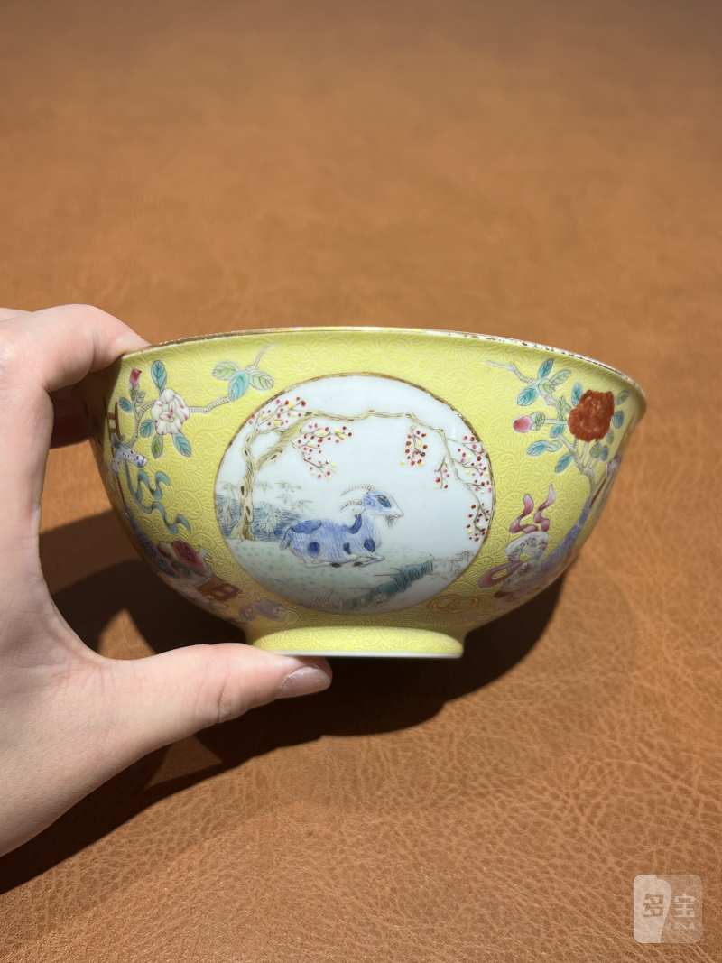 清光绪 黄地粉彩开光三羊开泰纹碗 - 图10